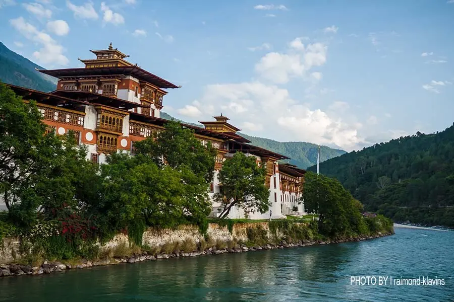 Punakha Dzong on Thimpu Punakha Bumthang Paro tour package